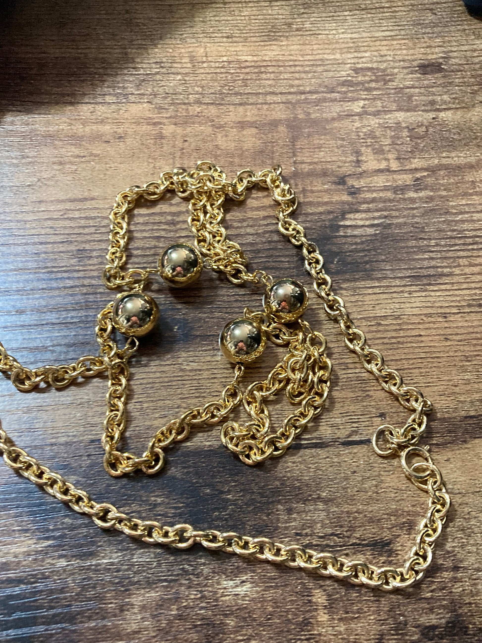 36” 93cm long 1980s thick gold plated bug ball bead curb chain station necklace