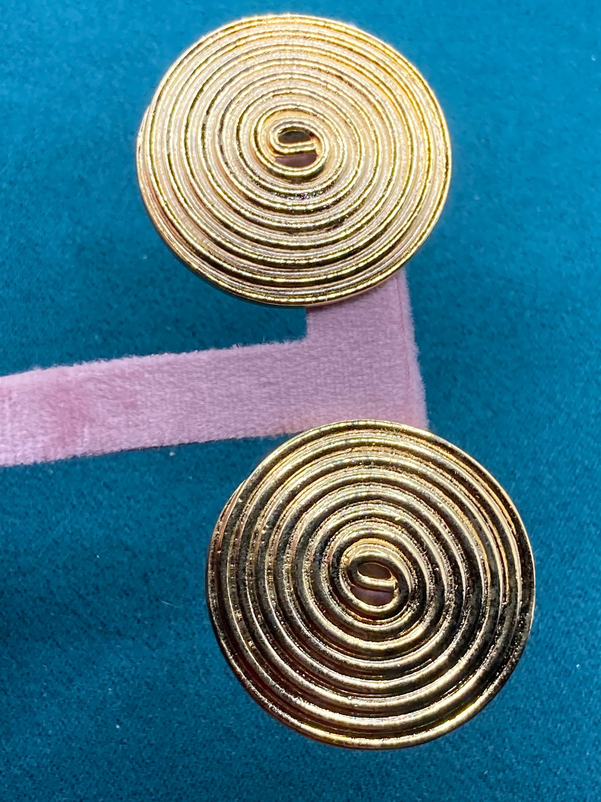 True vintage pristine oversized gold plated Etruscan 4.75cm round disc button earrings genuine period old shop stock