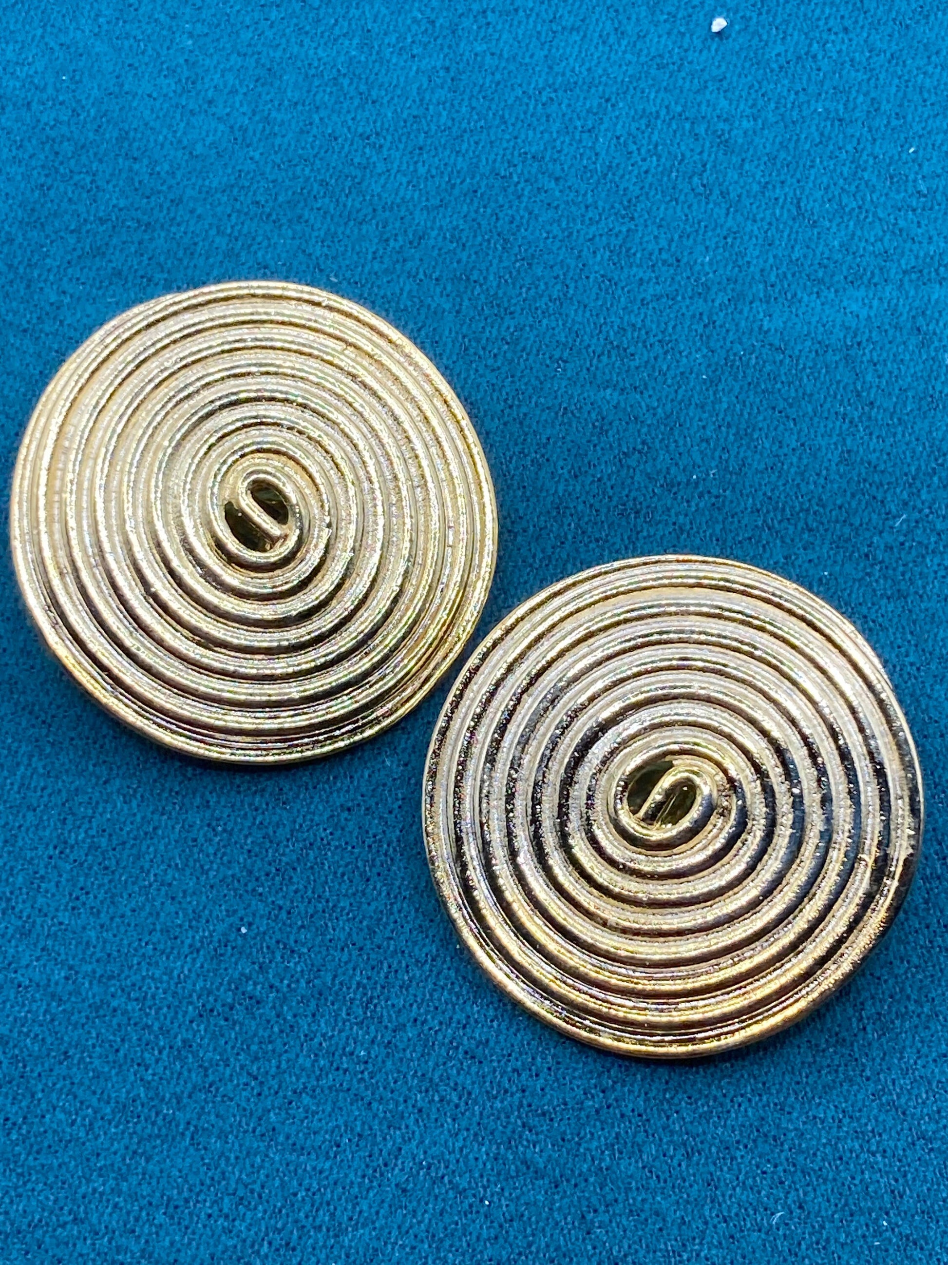True vintage pristine oversized gold plated Etruscan 4.75cm round disc button earrings genuine period old shop stock