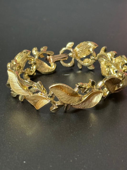 Signed Hollywood vintage Panel link gold tone leaves floral bracelet