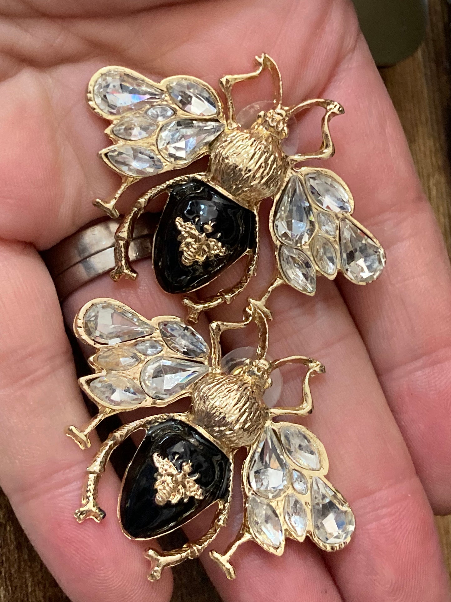Oversized bee earrings black and gold